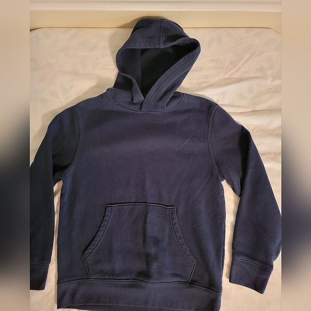 Old Navy fleece,  hooded, Pullover.  Boys size 6-7, pass-thru front pocket.
